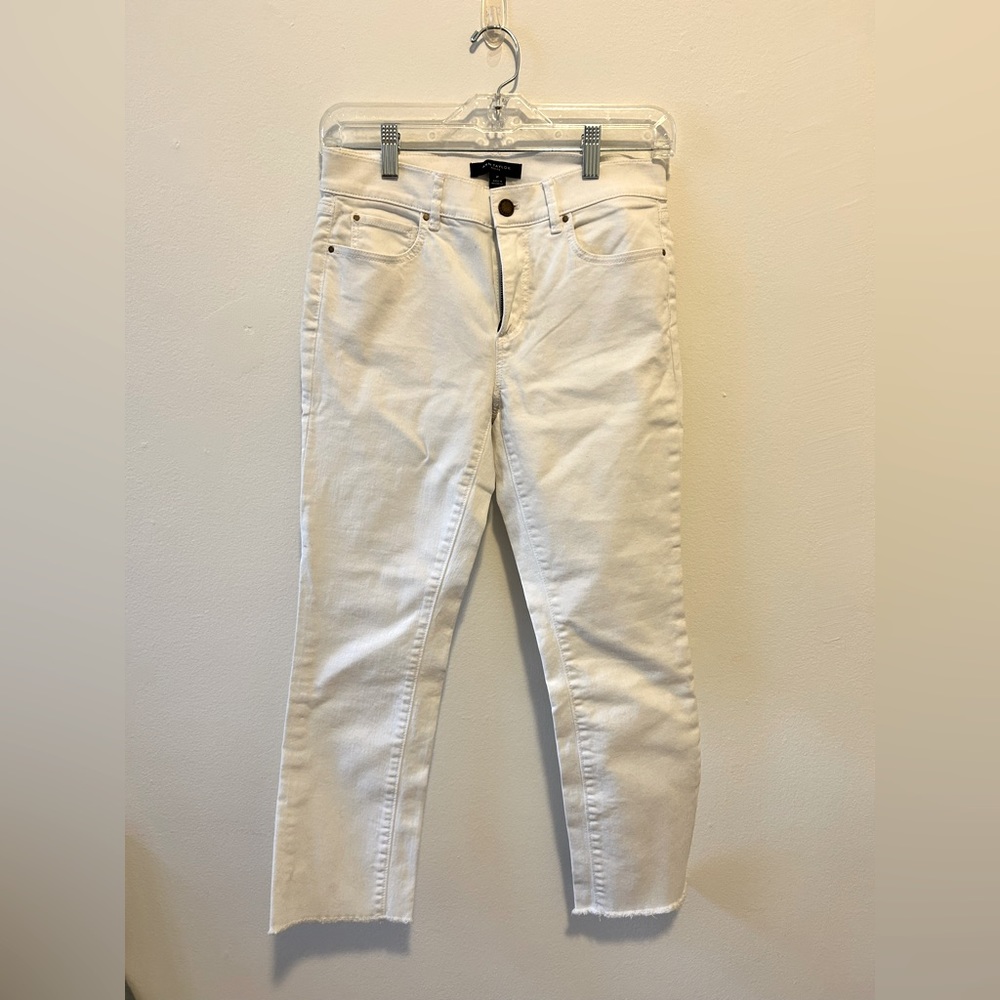 White pants in size 2P. Distressed hem on the leg. Stretchy material